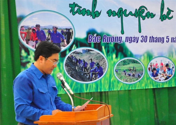 Đ/c Nguyễn Hoài Trung, Phó Bí thư Tỉnh Đoàn, Phó ban chỉ đạo chiến dịch thanh niên tình nguyện hè phát động ra quân chiến dịch hè 2015