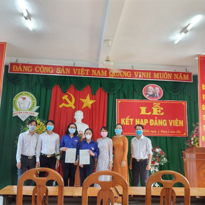 Lễ Kết nạp đoàn viên tại THPT Nguyễn Văn Trỗi