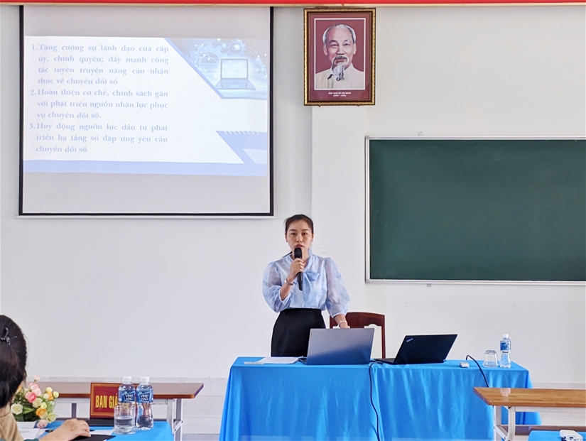 Đồng chí Lê Thị Minh Hằng - Trưởng Ban Xây dựng Đoàn Tỉnh đoàn tham gia phần thi thuyết trình.