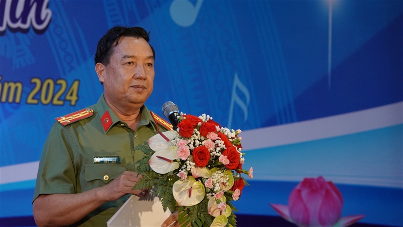 Đại tá Trần Văn Mười, Phó Giám đốc Công an tỉnh, Trưởng Ban tổ chức Phát biểu khai mạc Hội diễn